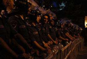 Police detains citizens attending demonstrations in Yerevan 